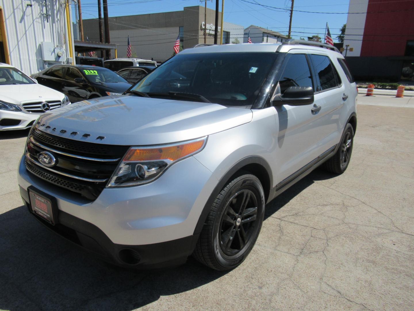 2015 Silver /Gray Ford Explorer XLT (1FM5K7B8XFG) with an 3.5L V6 F DOHC 24V engine, Automatic transmission, located at 1511 North Shepherd Dr., Houston, TX, 77008, (281) 657-1221, 29.798361, -95.412560 - 2015 FORD EXPLORER VIN: 1FM5K7B8XFGB17981 1 F M 5 K 7 B 8 X F G B 1 7 9 8 1 4 DOOR WAGON/SPORT UTILITY 3.5L V6 F DOHC 24V GASOLINE FRONT WHEEL DRIVE - Photo#28